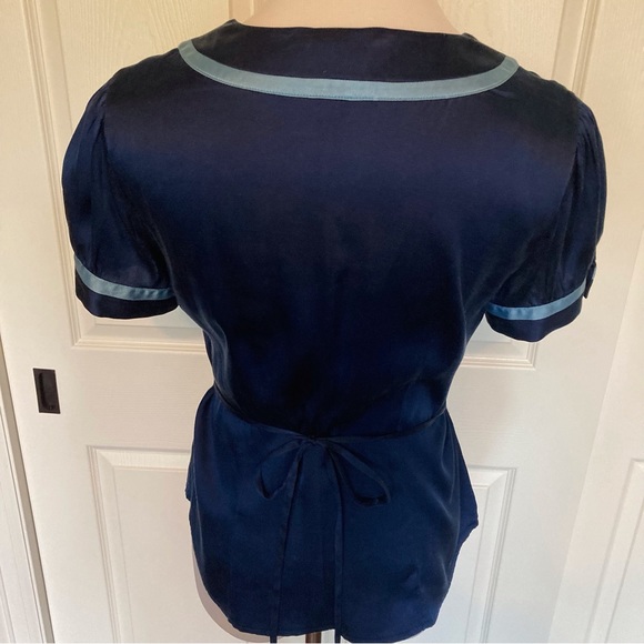 Bebe 96% Silk Short-sleeve Navy with Light Blue Blouse S Keyhole - Picture 4 of 6